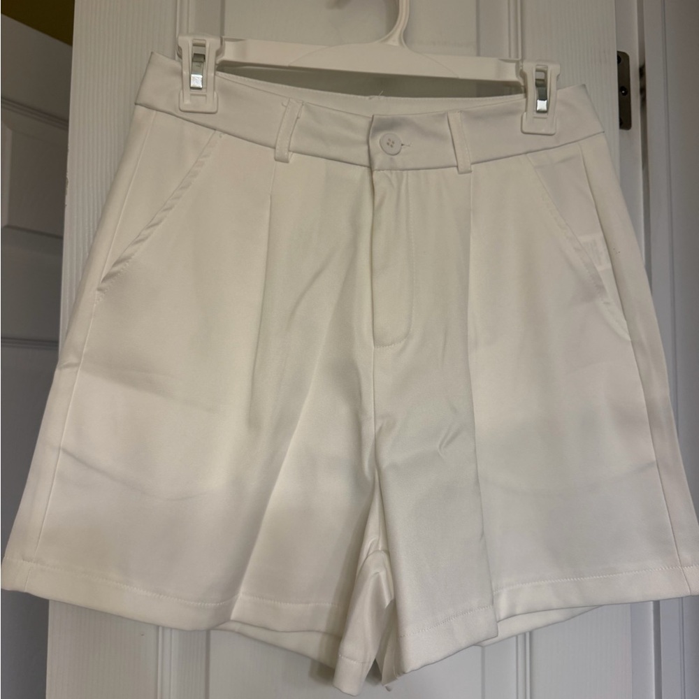 Women’s Cream Tailored High-Waist Shorts